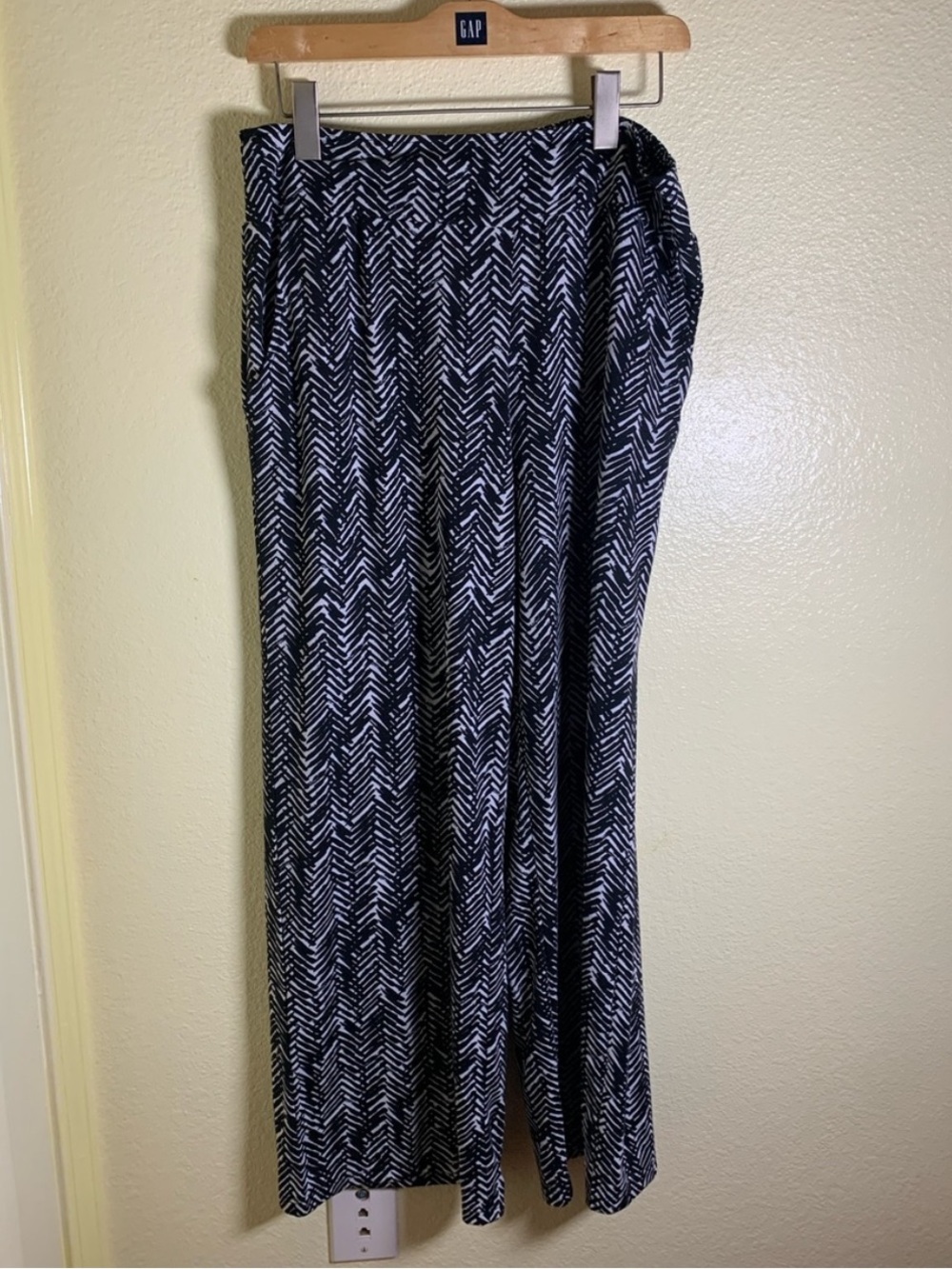 NWOT Faded Glory Chevron Wide Leg Pants, Size L